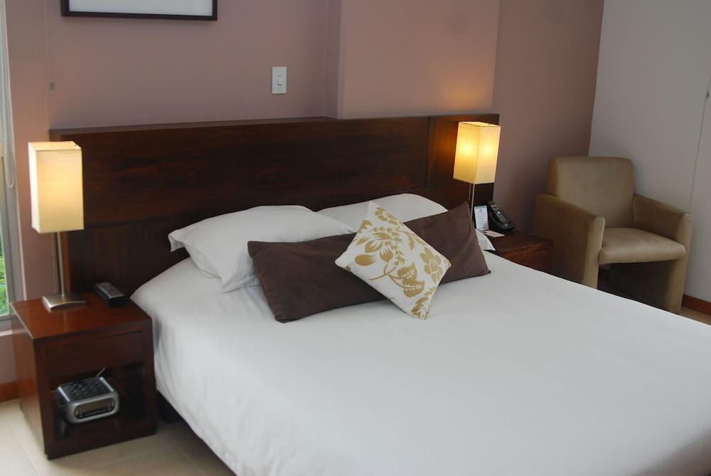 Cyan Suites Poblado By Mde Bnb Μεντεγίν Εξωτερικό φωτογραφία